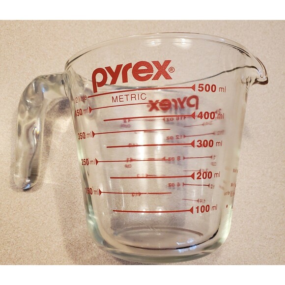 Pyrex 2 cup glass measuring cup - Picture 2 of 6